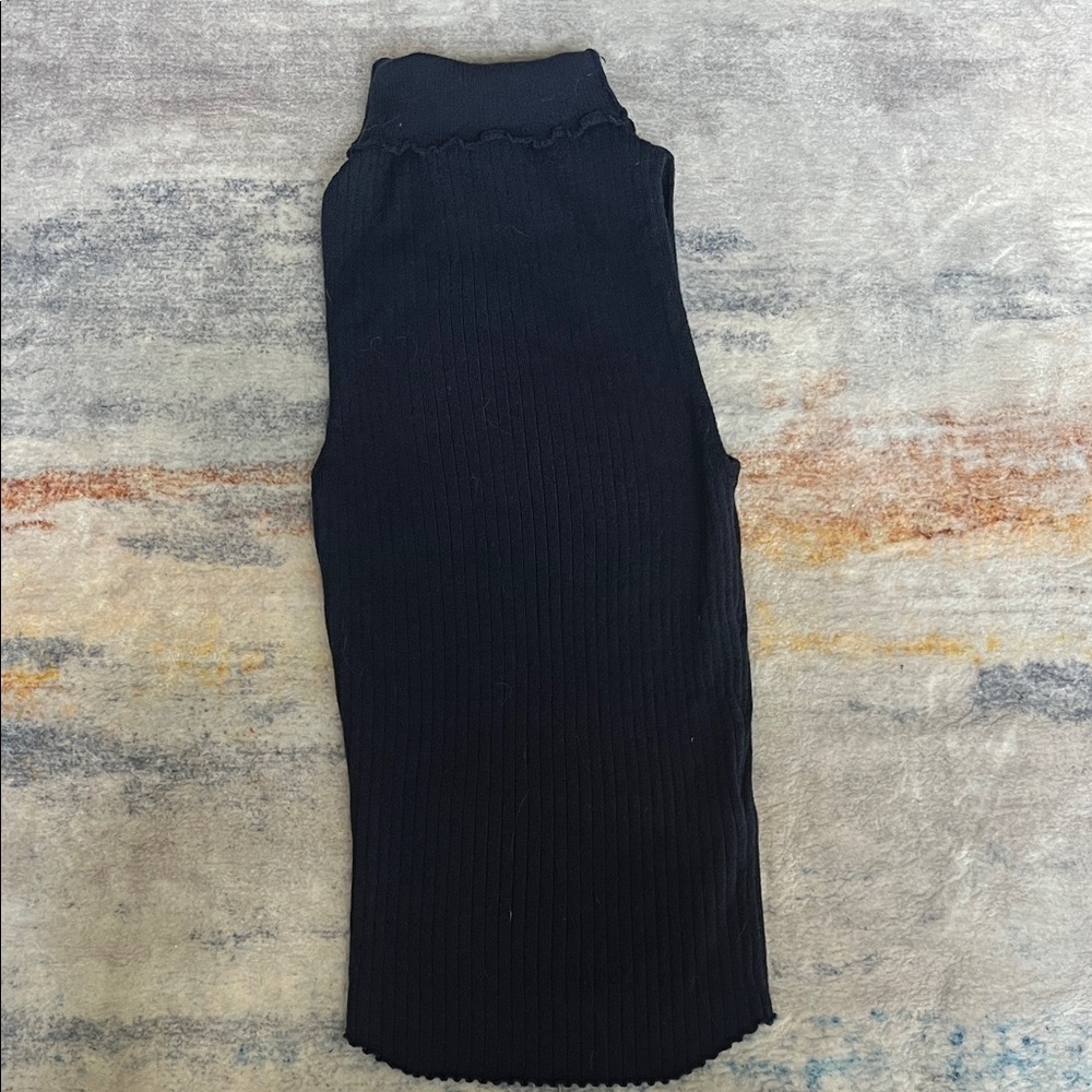 (013)Urban Outfitters Navy Ribbed Tank Top